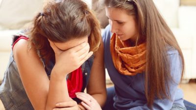 Cum să ajuți un coleg sau un prieten în perioada de doliu